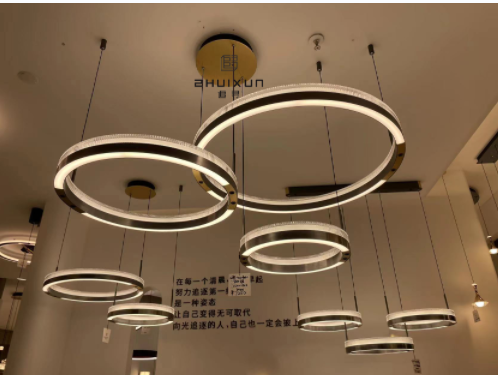 4033100043660 Chandeliers