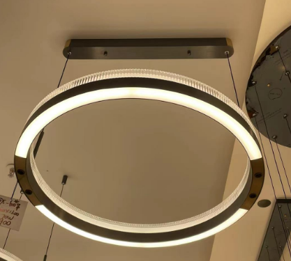 4033100043661 Chandeliers