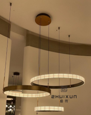 4033100043666 Chandeliers