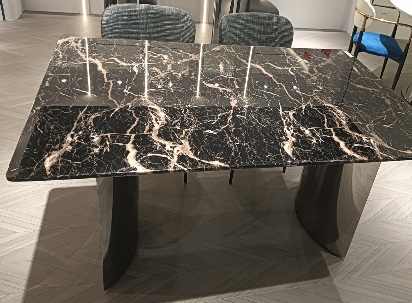 MR 6 dining table