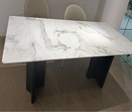 MR 7 dining table
