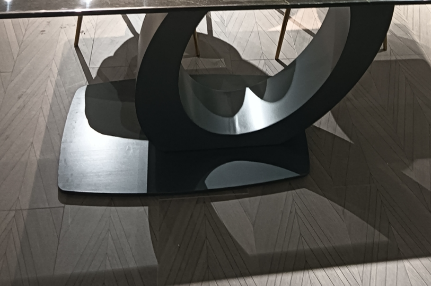 MR 12 dining table