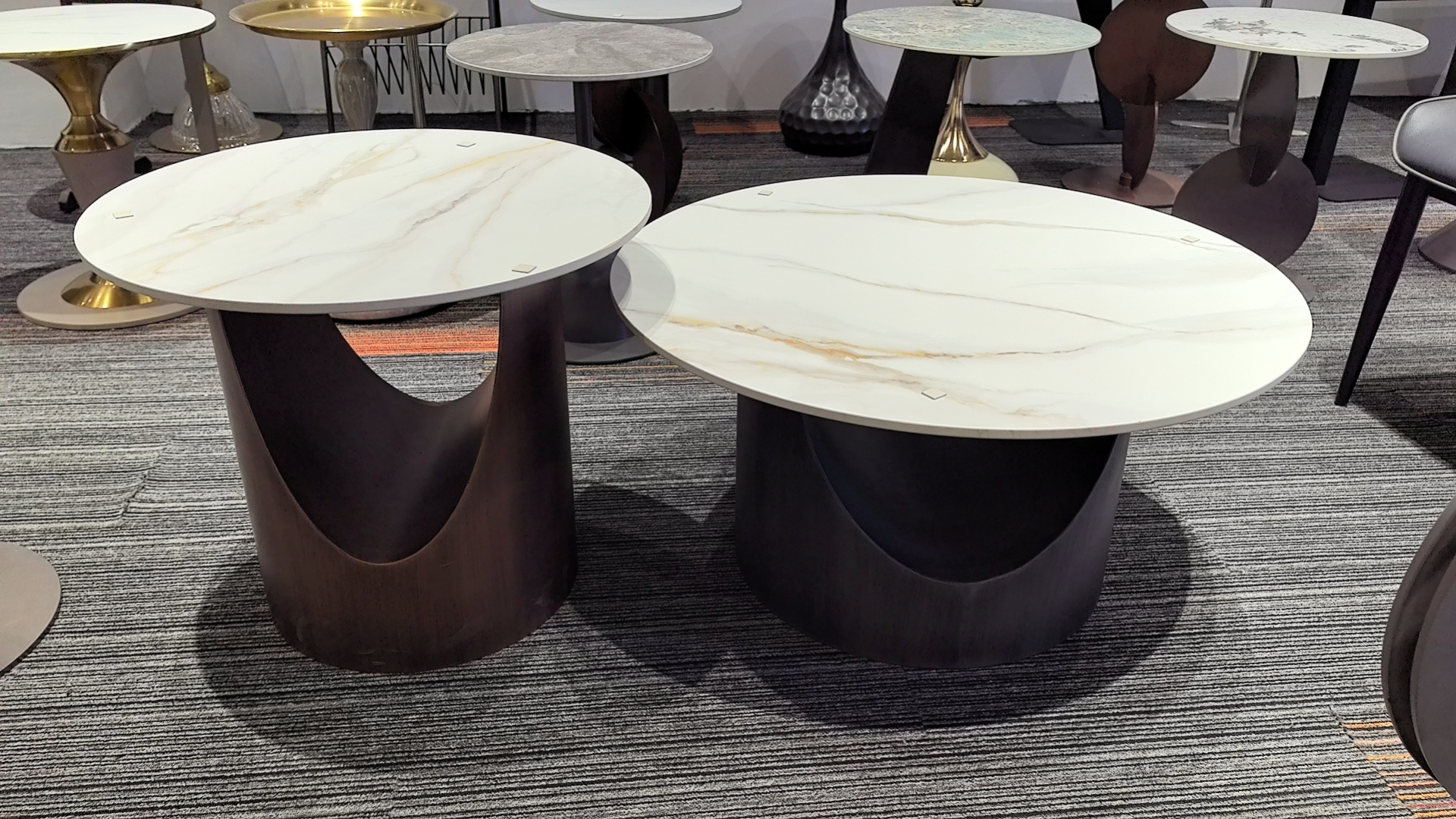 4033100044884 Tables