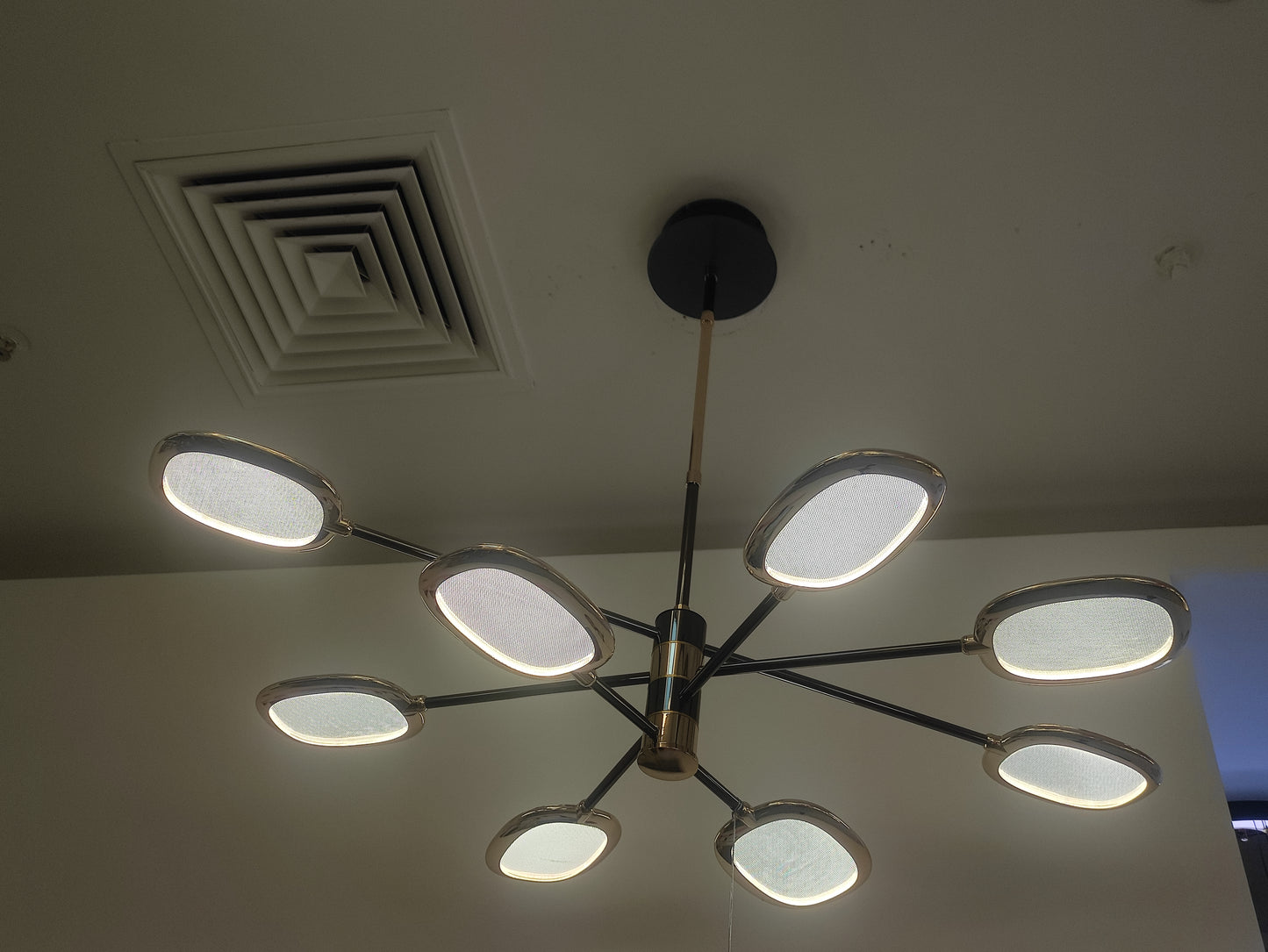4033100043576 Chandeliers