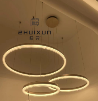 4033100043670 Chandeliers