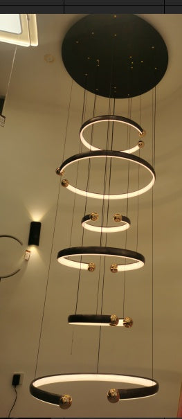 4033100043579 Chandeliers