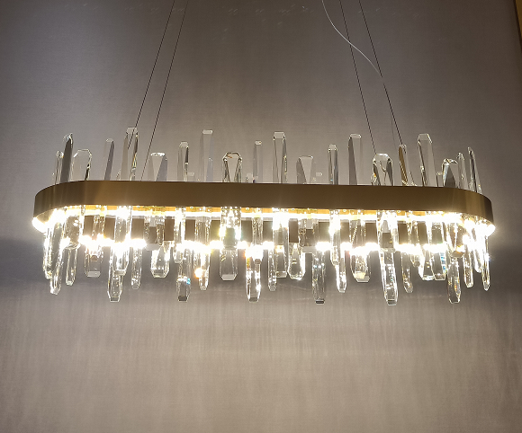 4033100044580 Chandeliers